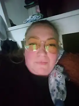 Snapshot of Kiss_Eva chatting on 05-15-26, 04:47 Kiss Eva online show from 05-15-26, 04:47