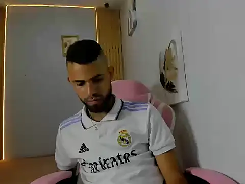 Snapshot of adri_sexboy229 chatting on 09-09-25, 01:38 adri sexboy229 online show from 09-09-25, 01:38