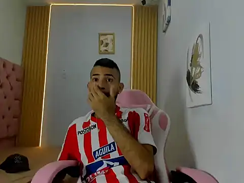 Snapshot of adri_sexboy229 chatting on 09-10-25, 02:00 adri sexboy229 online show from 09-10-25, 02:00