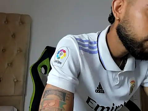 Snapshot of adri_sexboy229 chatting on 09-12-25, 12:38 adri sexboy229 online show from 09-12-25, 12:38