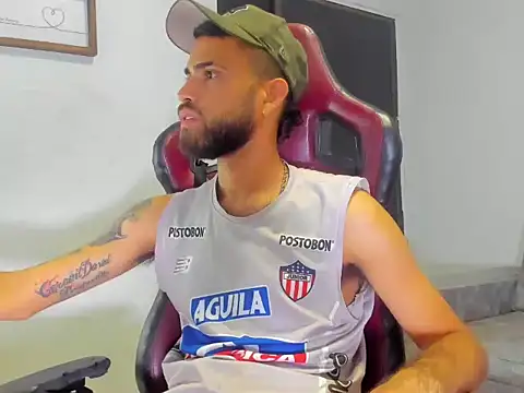 Snapshot of adri_sexboy229 chatting on 09-18-25, 01:18 adri sexboy229 online show from 09-18-25, 01:18