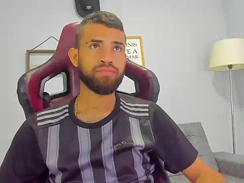 Snapshot of adri_sexboy229 chatting on 09-19-25, 01:29 adri sexboy229 online show from 09-19-25, 01:29