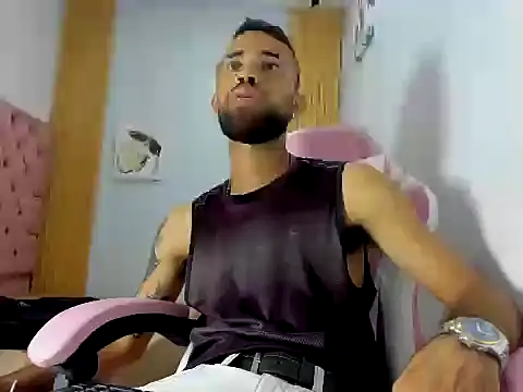 Snapshot of adri_sexboy229 chatting on 09-25-25, 12:58 adri sexboy229 online show from 09-25-25, 12:58