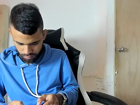 Snapshot of adri_sexboy229 chatting on 09-27-25, 02:00 adri sexboy229 online show from 09-27-25, 02:00