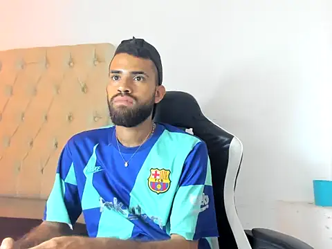 Snapshot of adri_sexboy229 chatting on 09-30-25, 01:32 adri sexboy229 online show from 09-30-25, 01:32