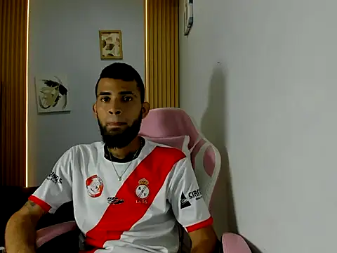 Snapshot of adri_sexboy229 chatting on 10-05-25, 03:05 adri sexboy229 online show from 10-05-25, 03:05