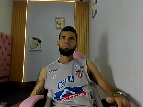 Snapshot of adri_sexboy229 chatting on 10-07-25, 07:38 adri sexboy229 online show from 10-07-25, 07:38