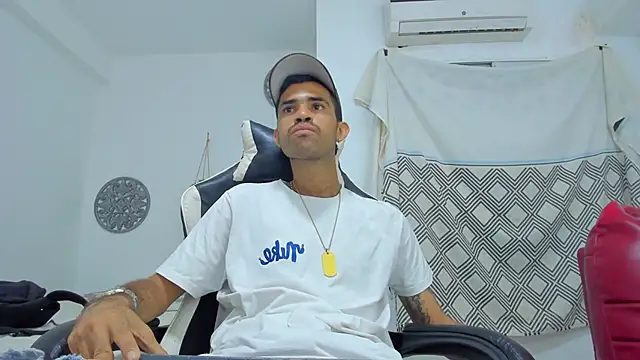 Snapshot of adri_sexboy229 chatting on 10-14-25, 12:55 adri sexboy229 online show from 10-14-25, 12:55