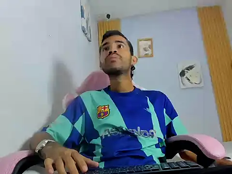 Snapshot of adri_sexboy229 chatting on 10-22-25, 07:08 adri sexboy229 online show from 10-22-25, 07:08