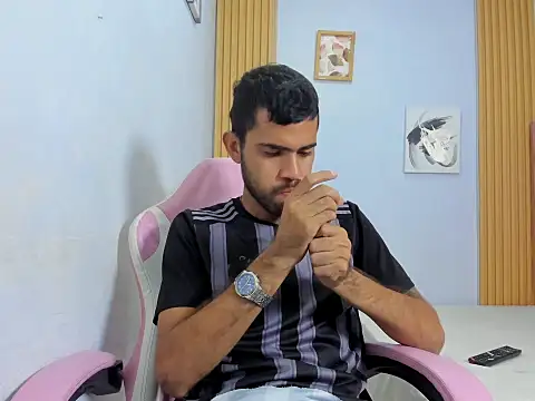 Snapshot of adri_sexboy229 chatting on 10-24-25, 06:21 adri sexboy229 online show from 10-24-25, 06:21