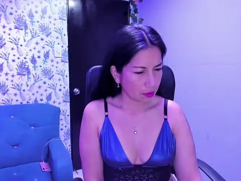 Snapshot of Megan_Collinss_ chatting on 09-15-25, 05:46 Megan Collinss online show from 09-15-25, 05:46