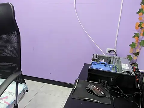 Snapshot of Megan_Collinss_ chatting on 09-20-25, 03:24 Megan Collinss online show from 09-20-25, 03:24