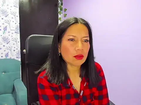 Snapshot of Megan_Collinss_ chatting on 10-09-25, 02:04 Megan Collinss online show from 10-09-25, 02:04