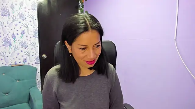 Snapshot of Megan_Collinss_ chatting on 10-10-25, 03:22 Megan Collinss online show from 10-10-25, 03:22