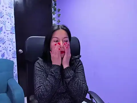 Snapshot of Megan_Collinss_ chatting on 10-14-25, 02:18 Megan Collinss online show from 10-14-25, 02:18