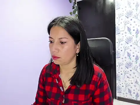 Snapshot of Megan_Collinss_ chatting on 11-06-25, 01:34 Megan Collinss online show from 11-06-25, 01:34