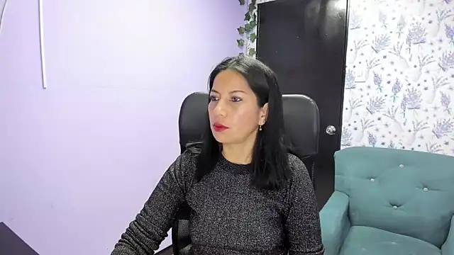 Snapshot of Megan_Collinss_ chatting on 11-12-25, 01:22 Megan Collinss online show from 11-12-25, 01:22