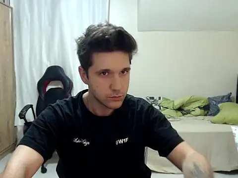 Snapshot of 2handsomemann chatting on 09-16-25, 12:00 2handsomemann online show from 09-16-25, 12:00