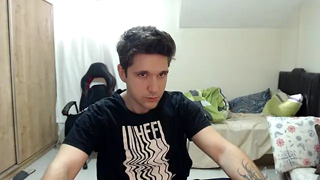 Snapshot of 2handsomemann chatting on 09-17-25, 01:24 2handsomemann online show from 09-17-25, 01:24