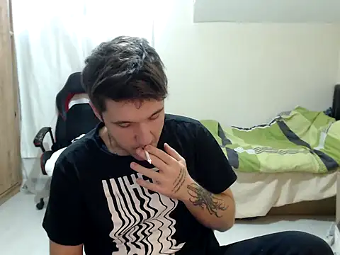 Snapshot of 2handsomemann chatting on 09-18-25, 01:46 2handsomemann online show from 09-18-25, 01:46