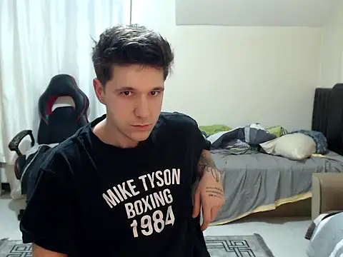 Snapshot of 2handsomemann chatting on 02-09-26, 06:23 2handsomemann online show from 02-09-26, 06:23