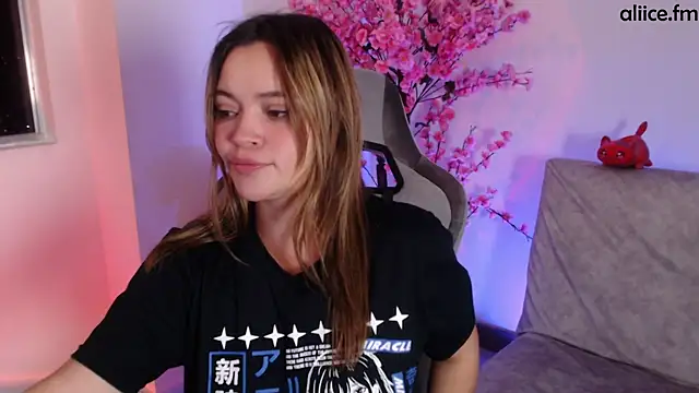 Snapshot of aliiceFM chatting on 10-06-25, 06:33 aliiceFM online show from 10-06-25, 06:33