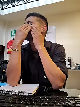 Snapshot of Juann-cock chatting on 11-23-25, 04:07 Juann-cock online show from 11-23-25, 04:07