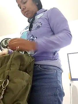 Snapshot of CloeeHills_ chatting on 09-24-25, 10:40 CloeeHills  online show from 09-24-25, 10:40