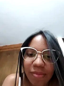 Snapshot of CloeeHills_ chatting on 10-01-25, 04:29 CloeeHills  online show from 10-01-25, 04:29