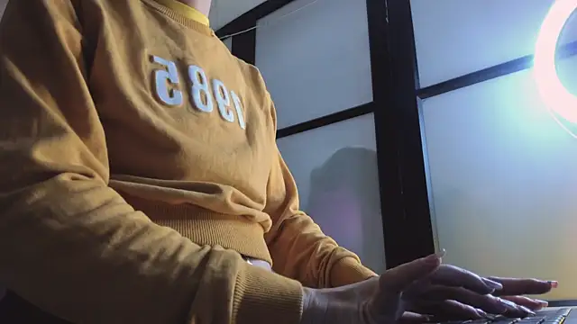 Snapshot of ShaunaDream chatting on 09-12-25, 03:39 ShaunaDream online show from 09-12-25, 03:39