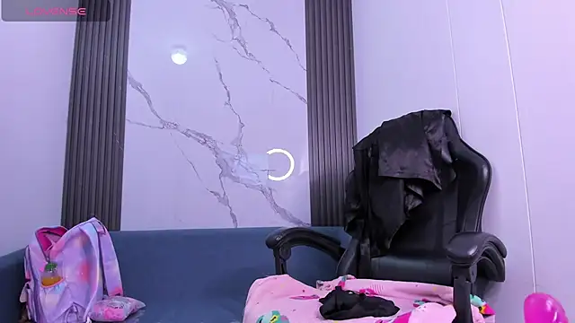 Snapshot of ShaunaDream chatting on 10-11-25, 04:01 ShaunaDream online show from 10-11-25, 04:01