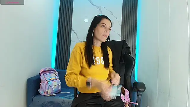 Snapshot of ShaunaDream chatting on 10-18-25, 05:10 ShaunaDream online show from 10-18-25, 05:10