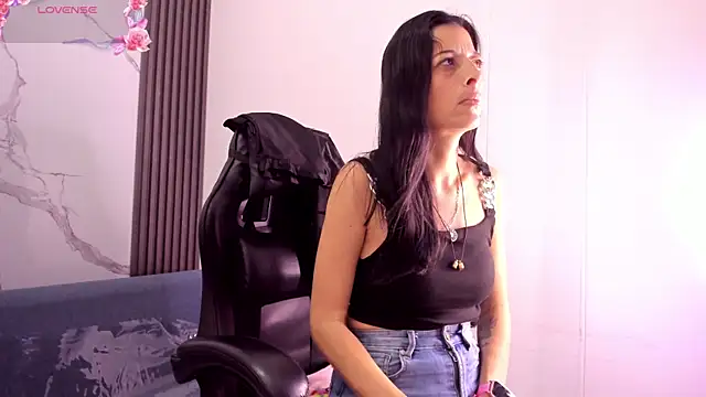 Snapshot of ShaunaDream chatting on 01-08-26, 05:32 ShaunaDream online show from 01-08-26, 05:32