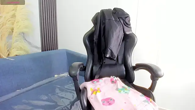 Snapshot of ShaunaDream chatting on 02-11-26, 03:44 ShaunaDream online show from 02-11-26, 03:44