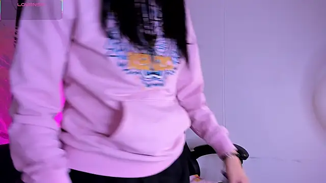 Snapshot of ShaunaDream chatting on 02-20-26, 04:42 ShaunaDream online show from 02-20-26, 04:42