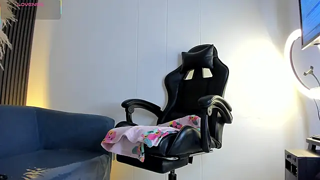 Snapshot of ShaunaDream chatting on 02-23-26, 04:54 ShaunaDream online show from 02-23-26, 04:54