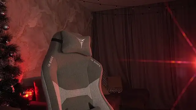 Snapshot of LumeNova chatting on 01-18-26, 02:26 LumeNova online show from 01-18-26, 02:26