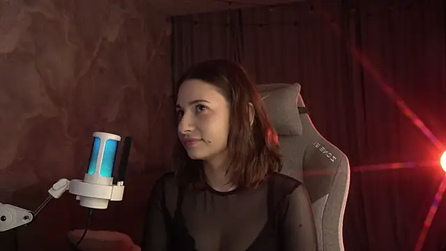 Snapshot of LumeNova chatting on 02-23-26, 02:20 LumeNova online show from 02-23-26, 02:20