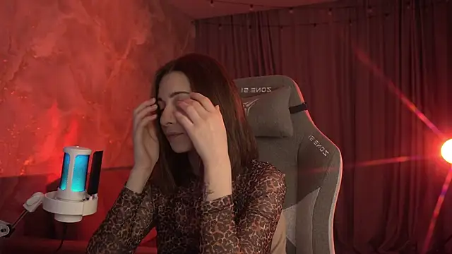 Snapshot of LumeNova chatting on 03-06-26, 02:19 LumeNova online show from 03-06-26, 02:19