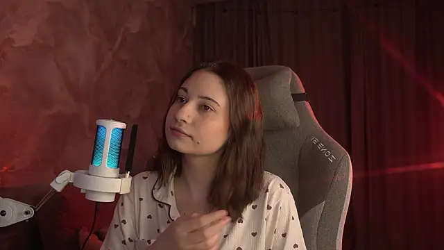 Snapshot of LumeNova chatting on 03-23-26, 02:26 LumeNova online show from 03-23-26, 02:26