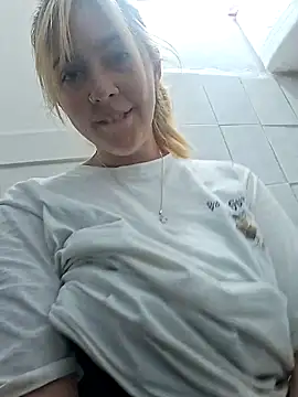 Snapshot of ayebran chatting on 10-03-25, 08:50 ayebran online show from 10-03-25, 08:50