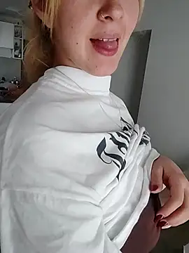 Snapshot of ayebran chatting on 10-16-25, 06:09 ayebran online show from 10-16-25, 06:09