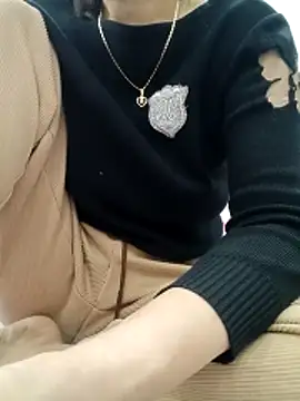 Snapshot of Buny_vera chatting on 12-23-25, 01:03 Buny vera online show from 12-23-25, 01:03