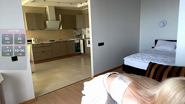 DestinyTurner online show from 10-05-25, 07:17