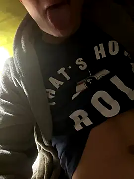 Snapshot of ziolsonek chatting on 11-19-25, 12:10 ziolsonek online show from 11-19-25, 12:10