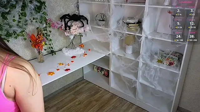 TraciMyntti online show from 10-17-25, 01:20