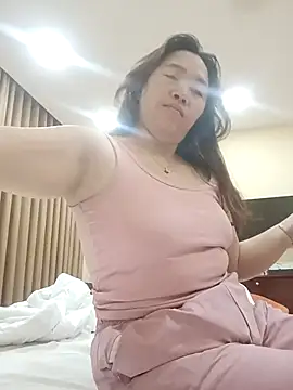 miumiu 00 online show from 12-16-25, 10:48