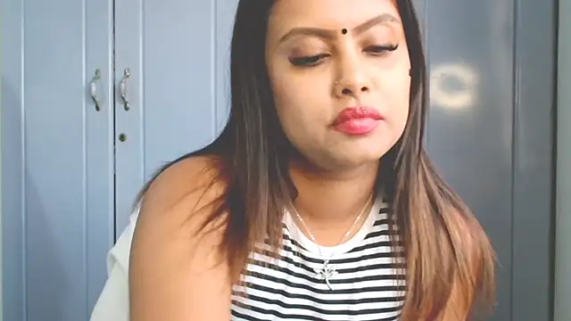 Indian GlowingMiax online show from 09-28-25, 10:42