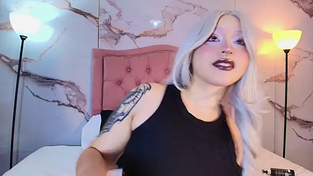 Suxan White  online show from 05-20-26, 09:43