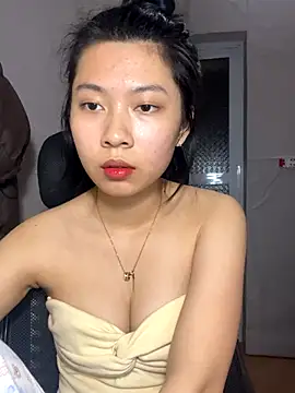 Snapshot of Phthao chatting on 11-24-25, 03:23 Phthao online show from 11-24-25, 03:23